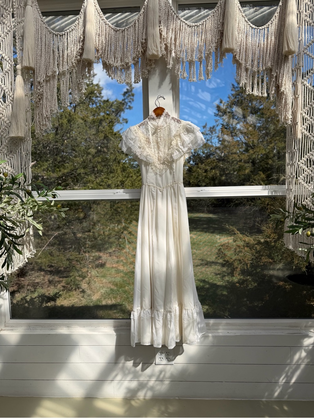 Ivory High Neck Lace Gunne Sax Dress - Picture 4 of 5